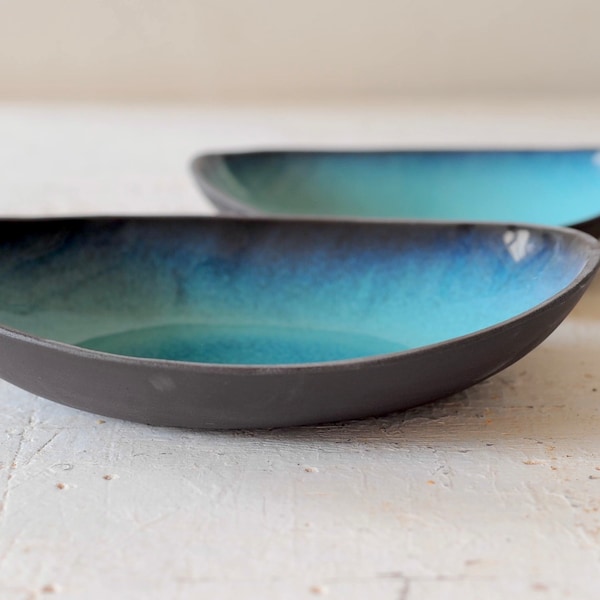 Ceramic oval bowls set of 2 different size in blue and black