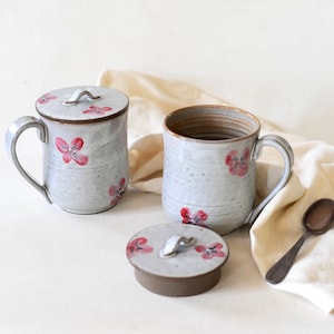 Rustic pottery mug with lid