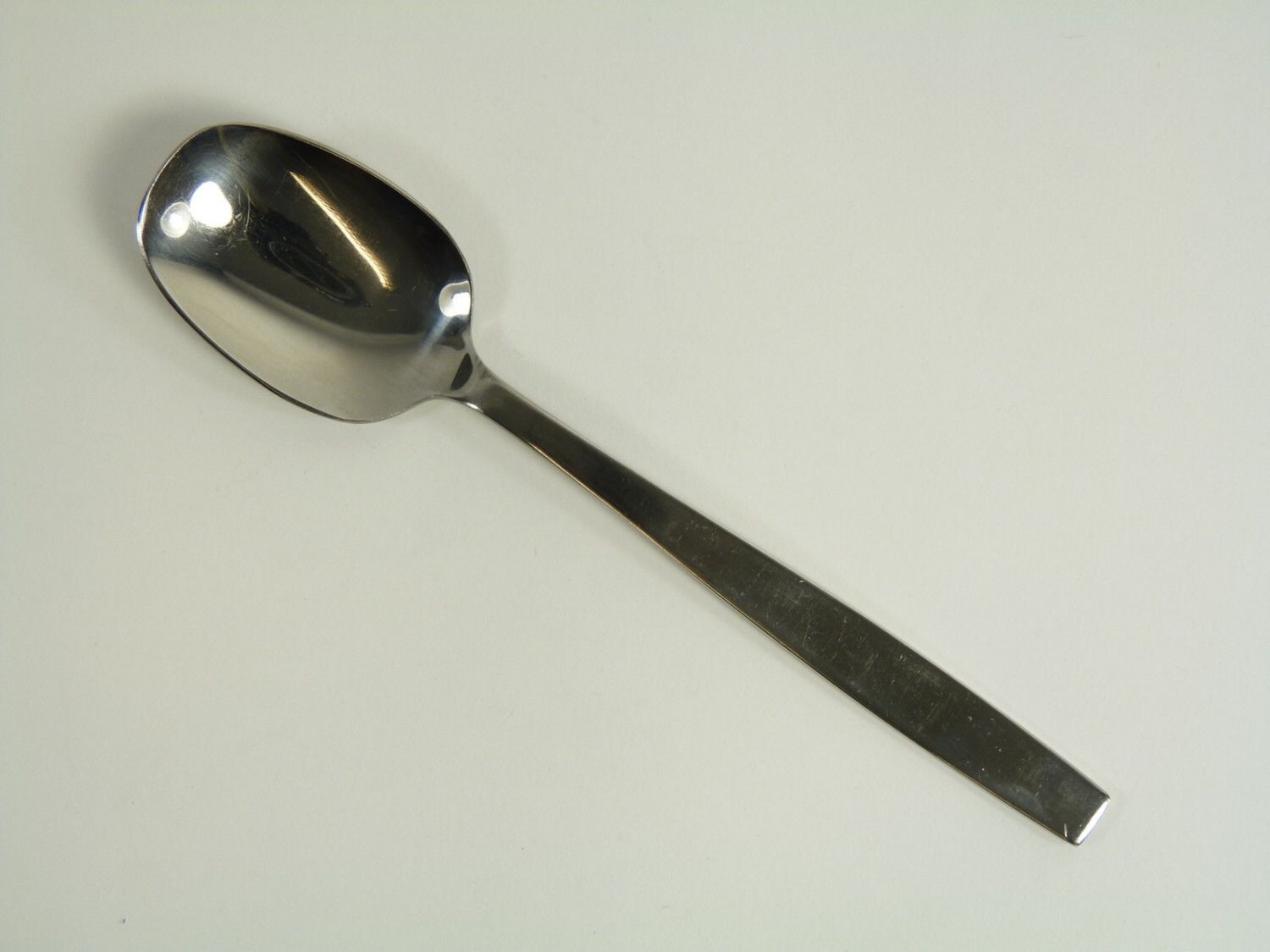 VINERS Cutlery 8 1/2" CHELSEA Steel Pattern Fruit Serving Spoon / Spoons