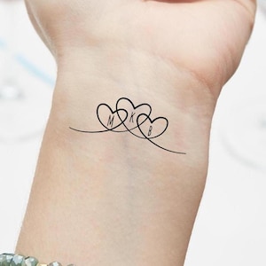 Puede incluir: Un dibujo simple en negro de tres corazones entrelazados con las iniciales M, K y B dentro de cada corazón.