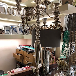 Candlestick or candle holder, in silvery, Sheffield item, ideal for furnishing, with 9 arms, of 99 cm length
