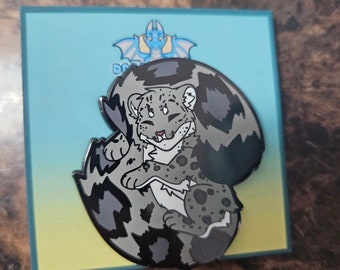1.75&quot; Snow Leopard &quot;A Grade&quot; Enamel Pin