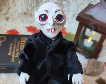 Nosferatu, bambola gotica da collezione, pezzo unico, idea regalo dark goth, bambola vampiro artigianale realizzata a mano