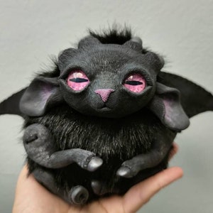 Satanische geitenknuffels, op bestelling gemaakt, beweegbare pop, uniek exemplaar, enge fantasiedierdecoratie, griezelig schattige knuffel.