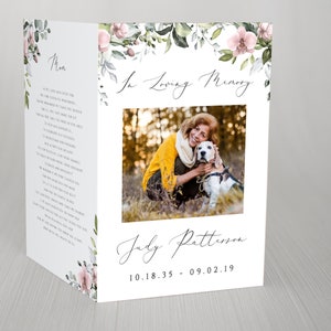 Könnte beinhalten: Eine florale Gedenkkarte mit einem Foto einer Frau und ihres Hundes. Die Karte lautet "In liebevoller Erinnerung" und enthält den Namen "Judy Patterson" und die Daten "10.18.35 - 09.02.19".