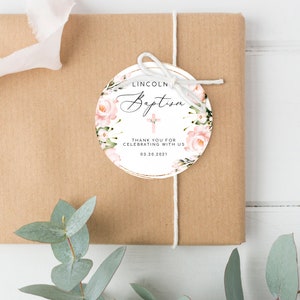 Modelo de etiqueta para presente de batismo floral blush Etiquetas de presente de batismo de eucalipto Etiquetas de vegetação e ouro Etiquetas de agradecimento de comunhão Etiquetas de lembrança de batismo