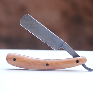 Vintage Damascus Steel Straight Razor Handmade Cut Throat Barber Salon Shaving Razor Pocket Knife with Sheath + Oak Wood Handle Gift for Him