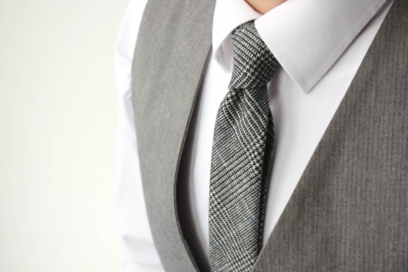 мужчина на рынке одежды. мужская одежда чебоксары. спортивка мужской 2020 puma. Vester латинский. магазин одежды престиж москва каталог одежды для мужчин.