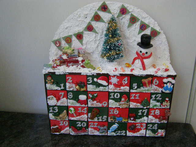 Calendrier de L'avent Perpetuel en Bois Décoré