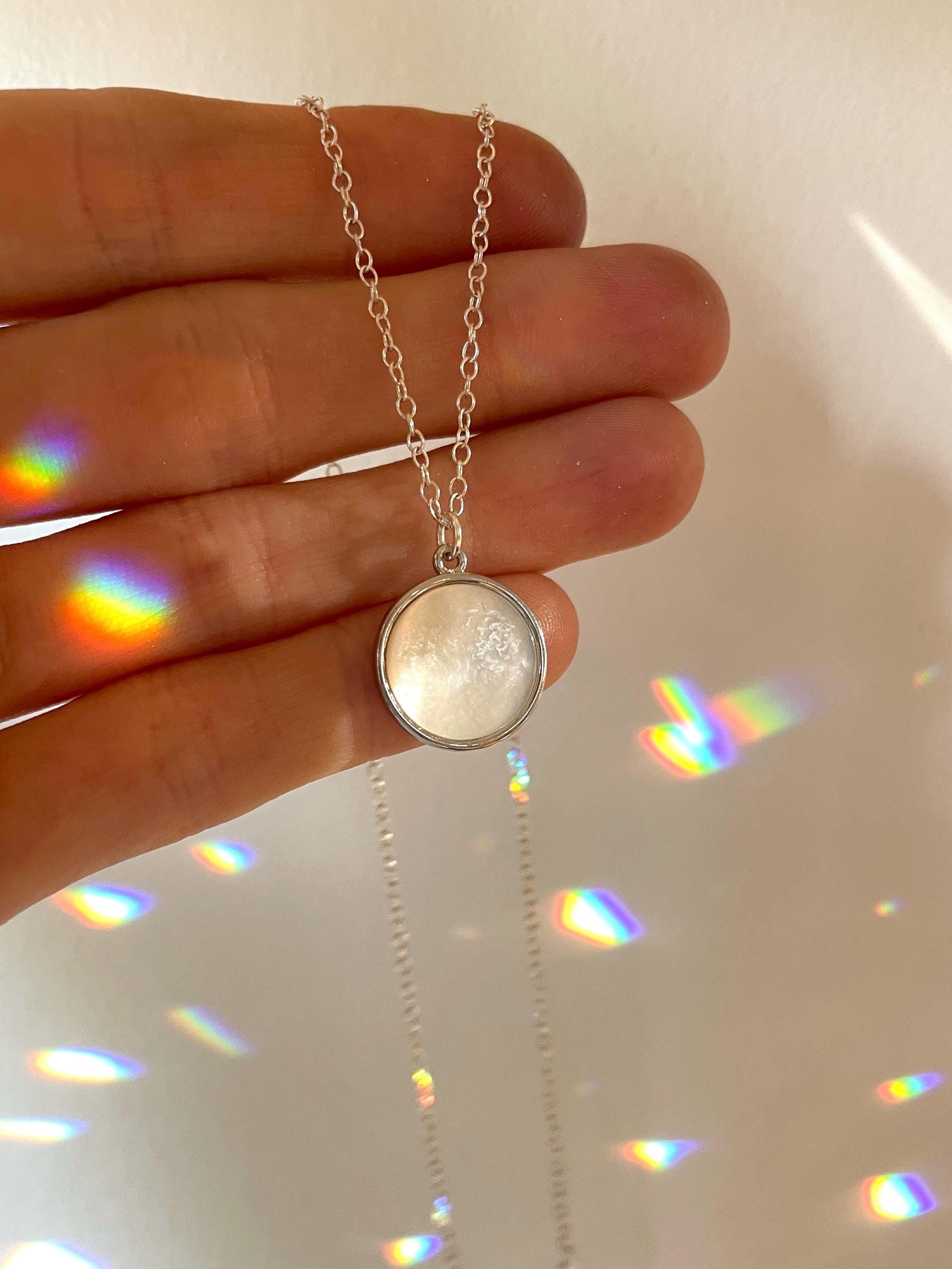 Karine マザーオブパールネックレス、14Kゴールドフィルドサークルネックレス、シェルネックレス、レインボーレイヤーコインネックレス、ミニマリストネックレス  - Etsy 日本