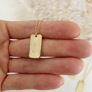 Collar rectangular con borde martillado de AMIE, collar de árbol, collar de planta, collar chapado en oro, collar de capas, collar sencillo.