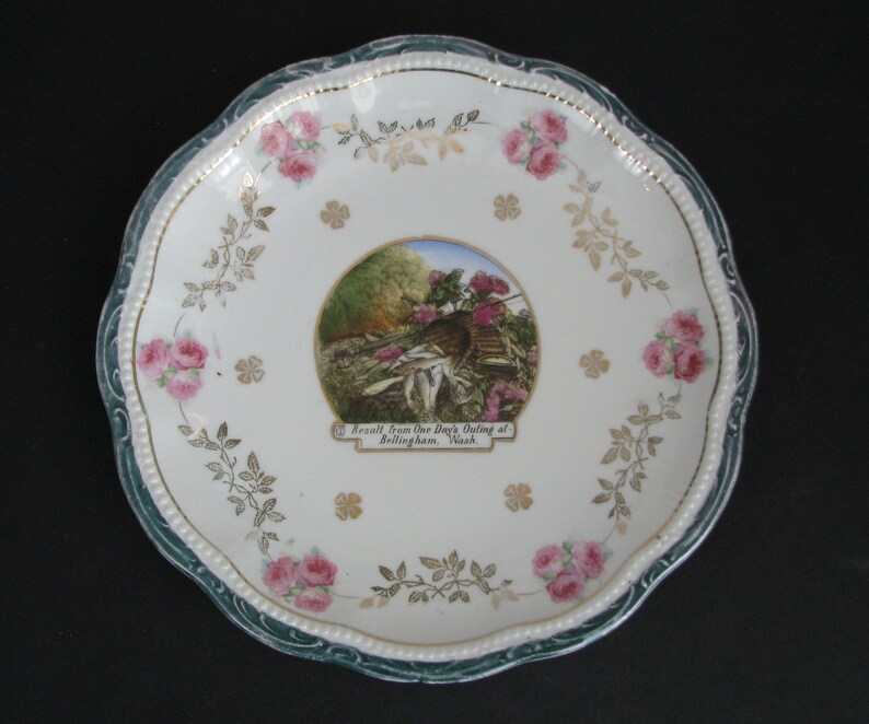 1905 BELLINGHAM WASHINGTON souvenir plate, Trout Fishing, Creel, Rod & Reel, The Economy Store, Made in Germany, Bellingham WA