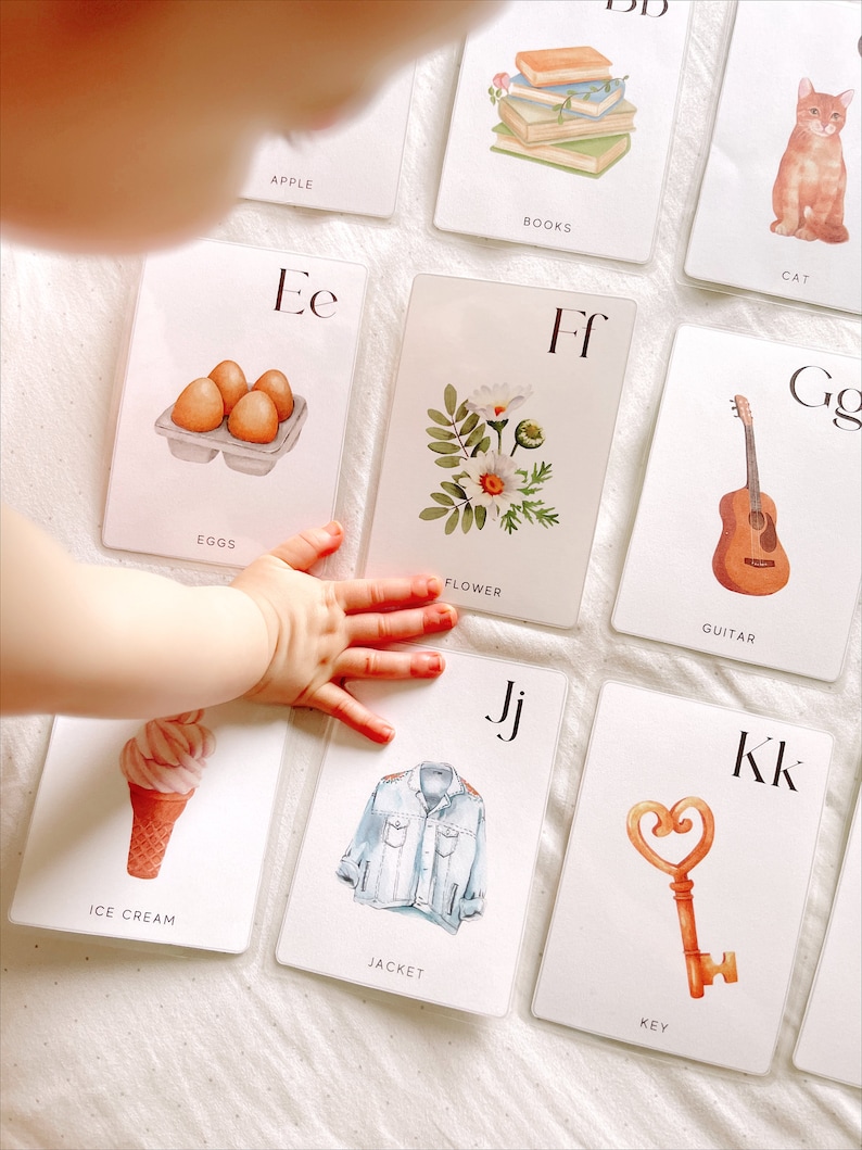 Utskrivbara alfabetskort | Montessorikort, hemundervisningsresurser, naturalfabetet, alfabetsinlärning för förskola, påskkorgpresent för småbarn bild 2