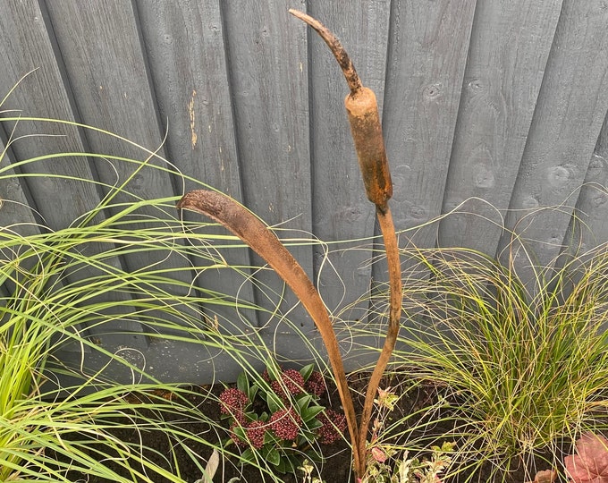 Metal garden sculpture Bull rush small - Etsy Österreich