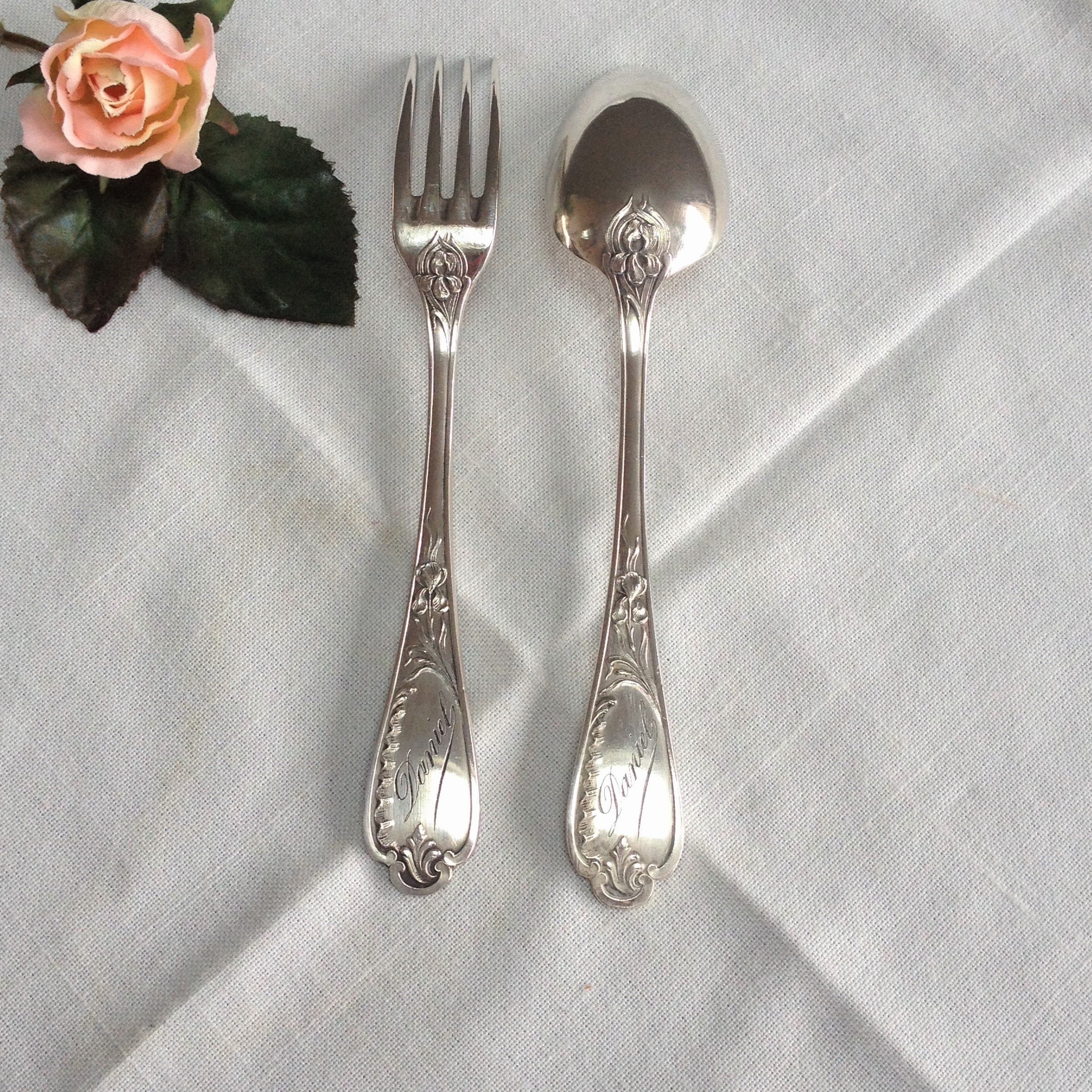 Couverts de Baptême Anciens en Métal Argenté Prénom Daniel. Cuillère et Fourchette Français Style Lo