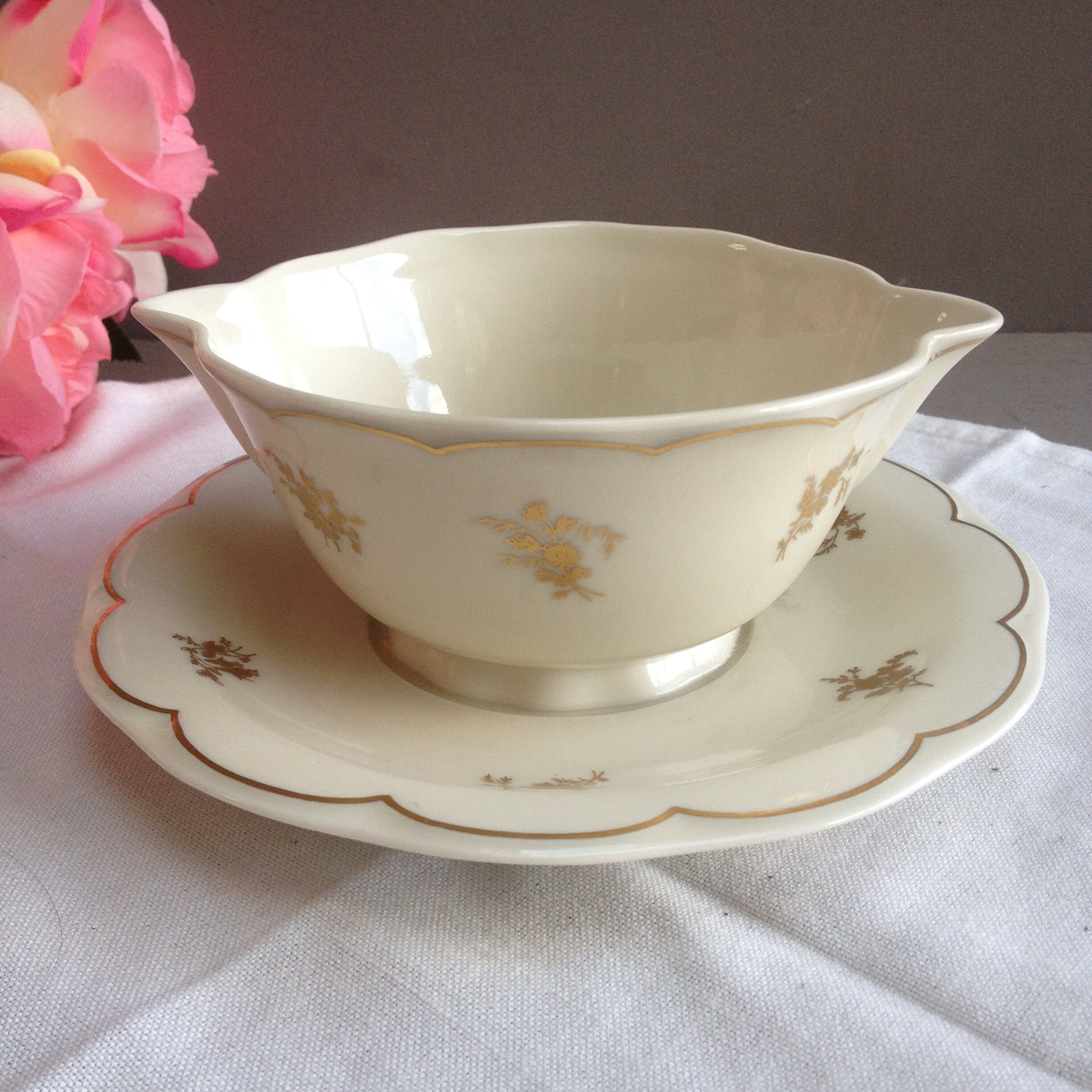 Saucière Haviland à Petite Fleurs Dorées Or Fin. Saucière Plateau Adhérent en Porcelaine de Limoges 