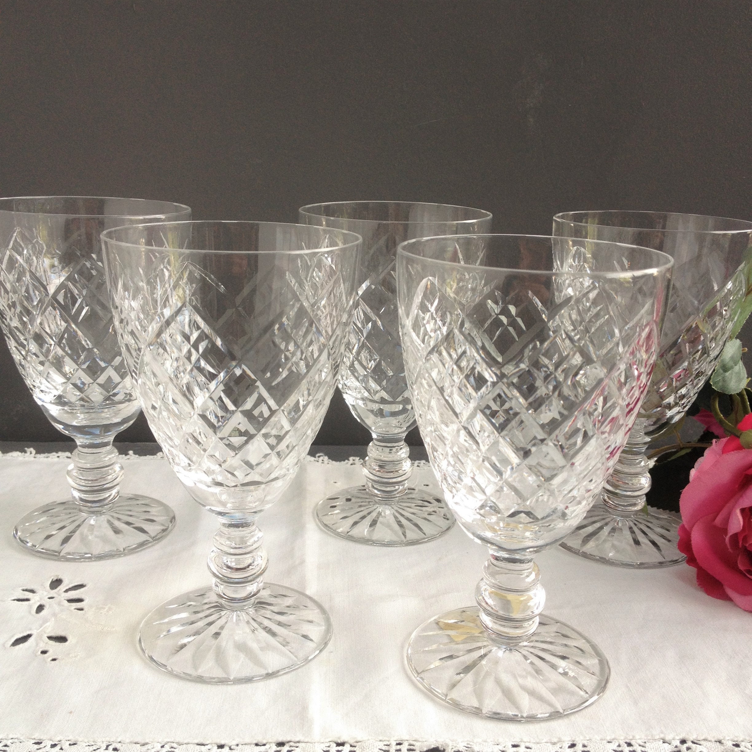 5 Verres Français Vintage en Cristal Taillé. Verres Calices Motif Diamants et Étoile. Ancien.