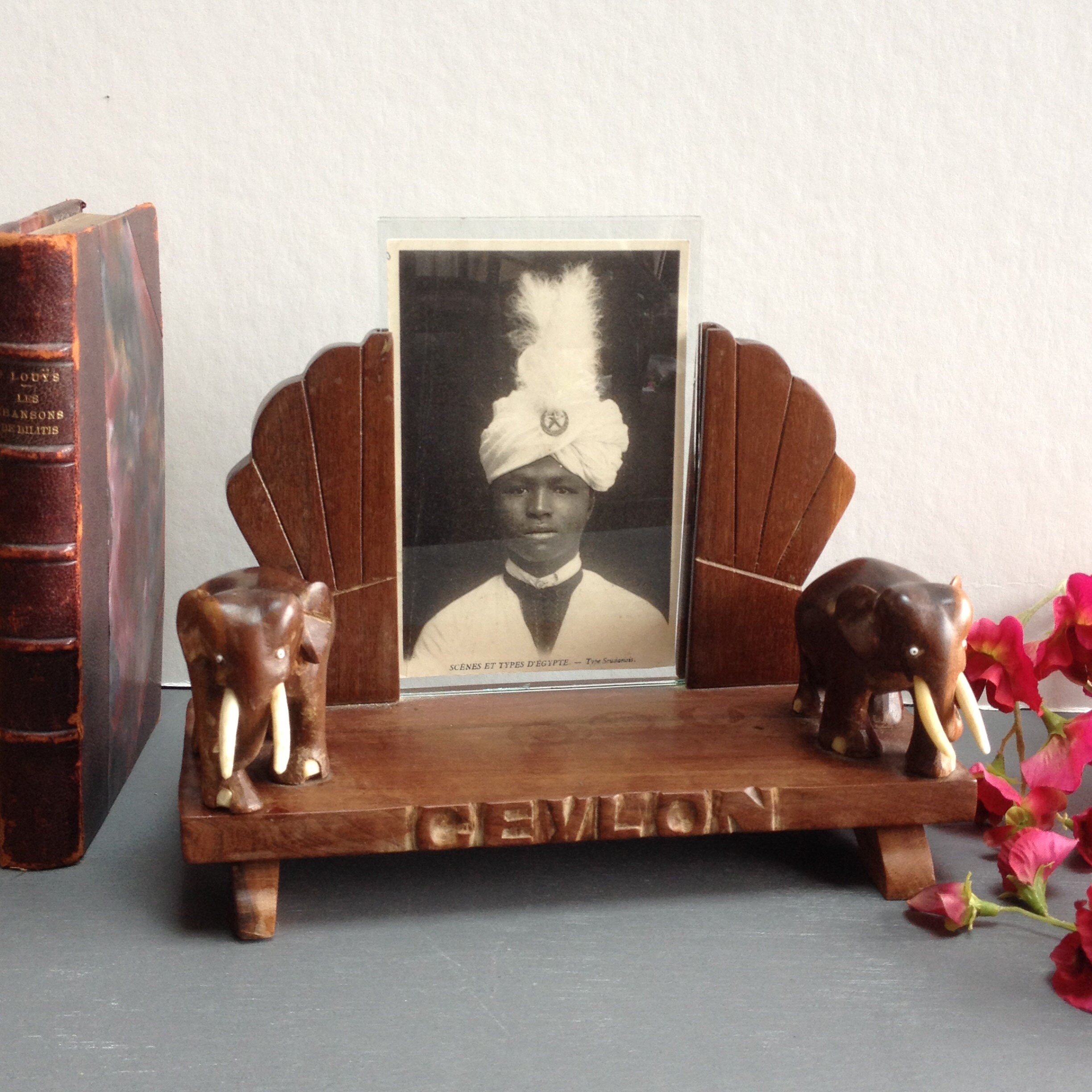 Cadre Photo Art-Déco en Bois et Verre Décor d'éléphants. Cadre Phots Souvenir de Ceylan.