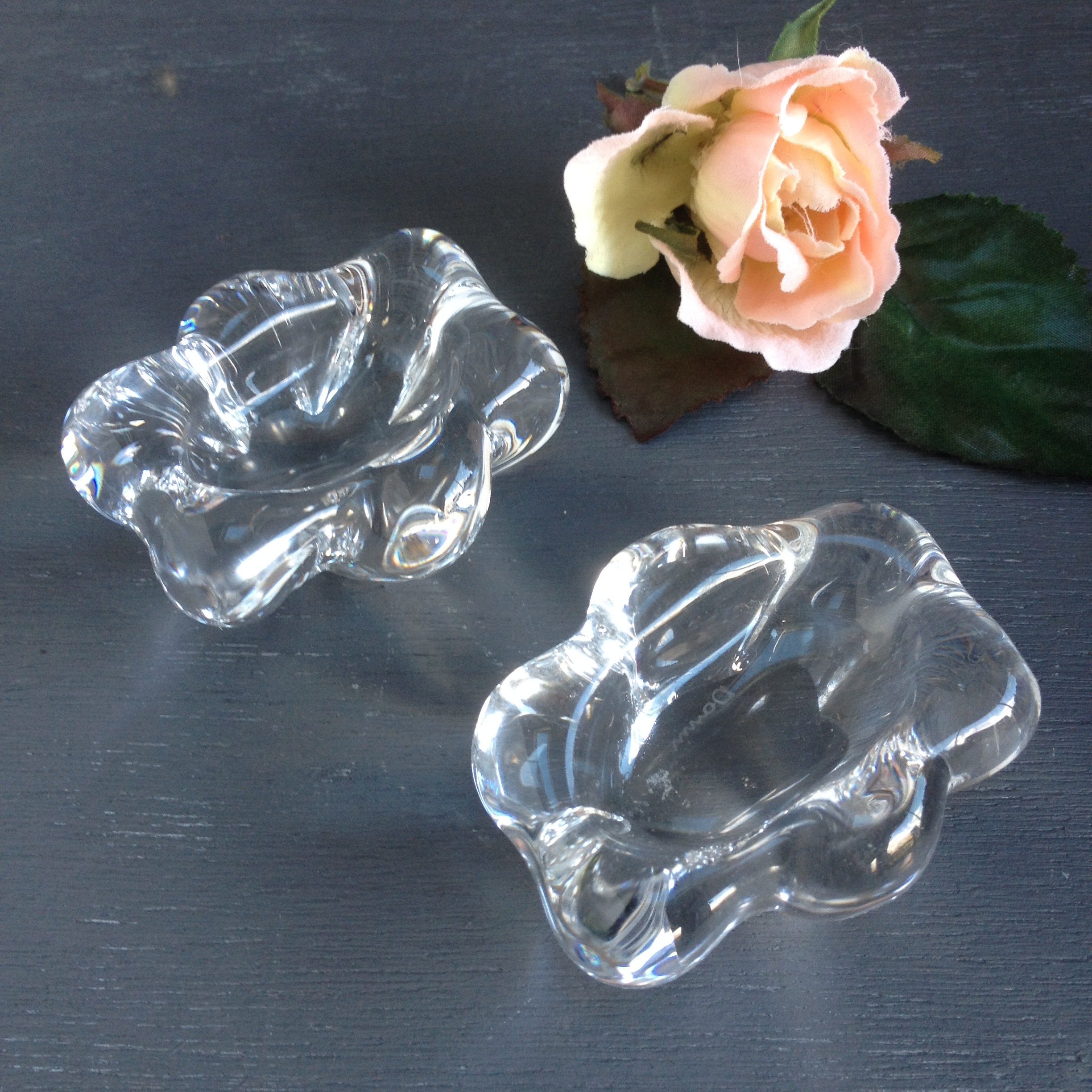 Paire de Salerons en Cristal Daum Forme Nuage. Salière et Poivrière Signés . Présentoir Sel Poivre F