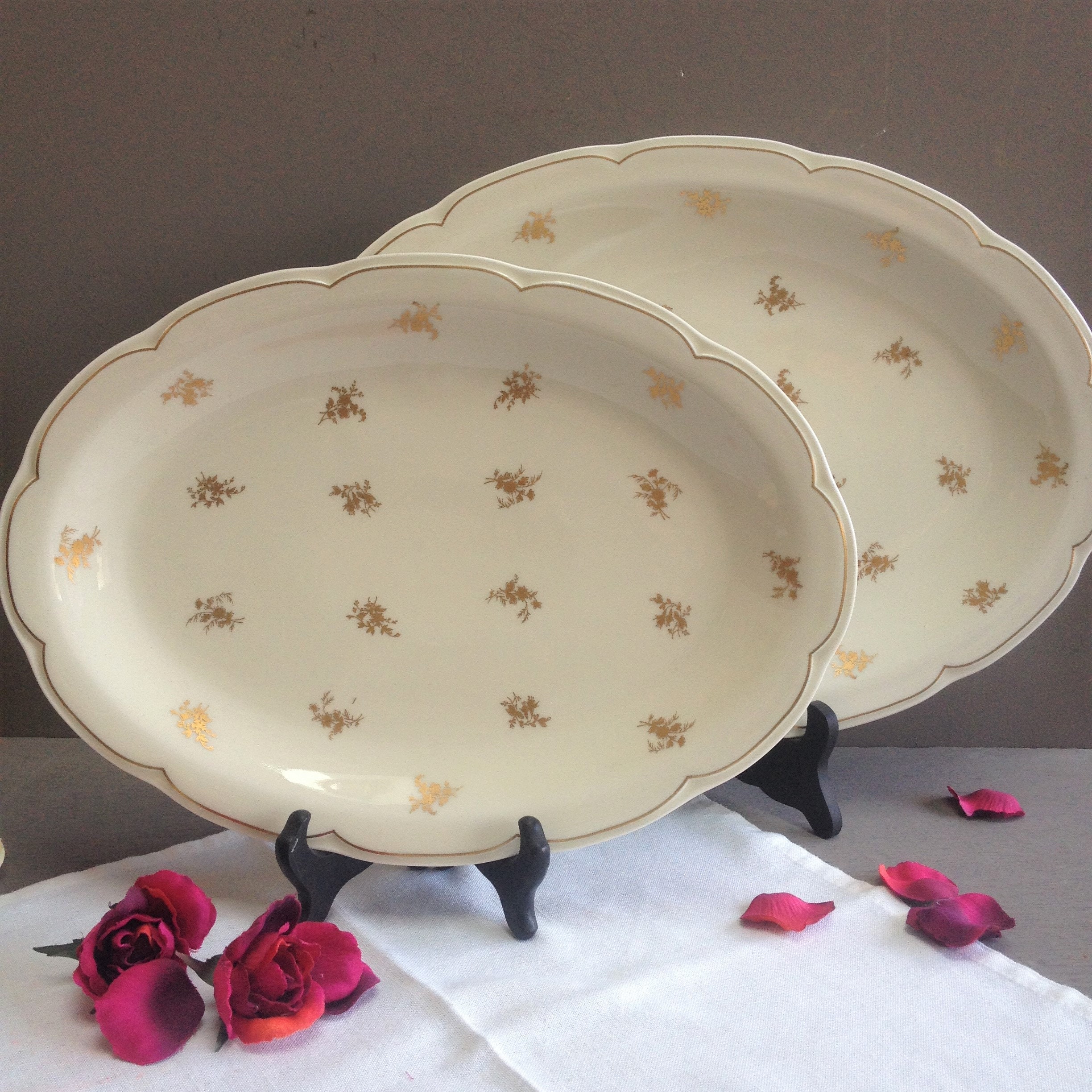 Plat Oval Haviland Petites Fleurs Or Fin Années 30. Plat de Service Français Porcelaine Limoges.