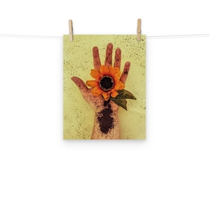 Hand to Earth Kunstdruck Poster