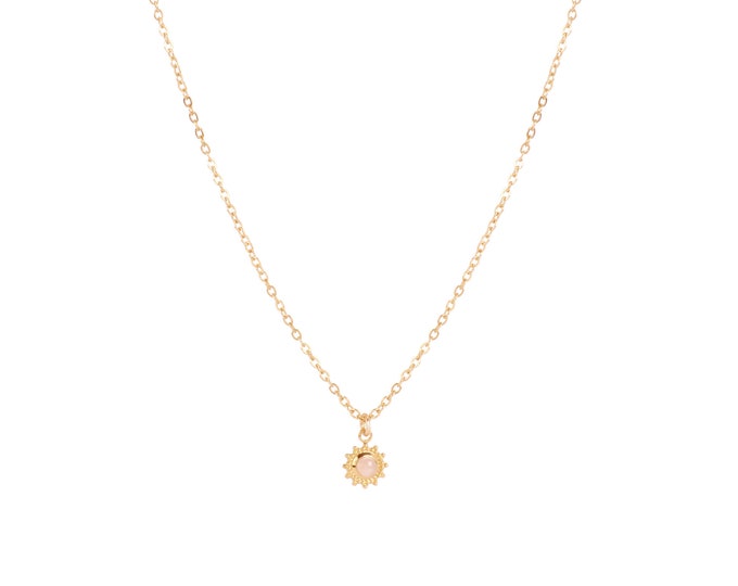 Forçat chain necklace and mini flower pendant with rose quartz cabochon