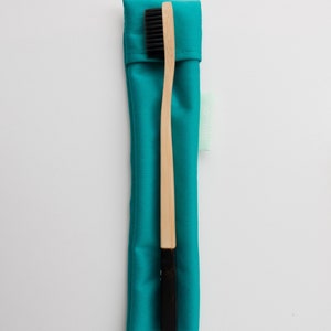 Made in Quebec, Travel case for toothbrush, waterproof, Zero waste, Eco-responsible, plasticfree,gift for her, him, travel, eco friendly Vert bleu