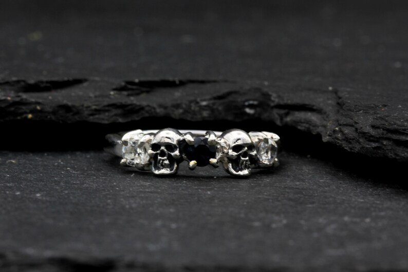 Women/'s Skull Ring Skull Wedding Ring