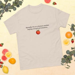 Camiseta divertida de mercado de agricultores: &quot;Estoy en un mercado de agricultores&quot;. Camiseta unisex con estética cottagecore. Idea de regalo gastronómica.