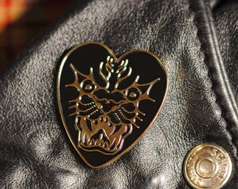 ハートパンサーエナメルピン ブラック＆ゴールド