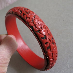 Vintage Chinese Deep Carved Cinnabar Lacquer Bangle Bracelet, 8&quot; Black Red Genuine Vintage