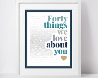 Peut inclure: Une affiche imprimable bleue et blanche avec le texte "Quarante choses que nous aimons chez toi" et un cœur doré. L'affiche est une liste de 40 choses à aimer chez quelqu'un.