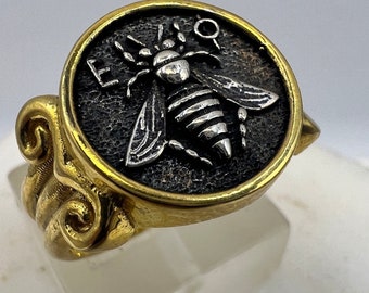 Anneau de pièce de monnaie de méandre de clé grecque d'abeille sacrée de grec ancien de déesse, bourdon d'abeille d'argent, chevalière d'abeille