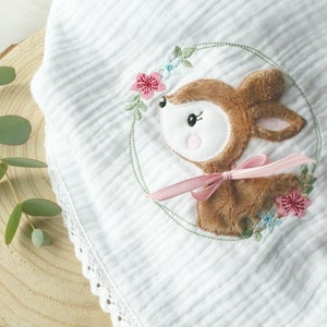 Application template Fawn Marie in doodle flower wreath