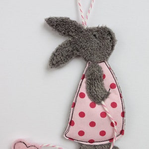 Embroidery file ITH rabbit pendant 10x10 doodle image 3