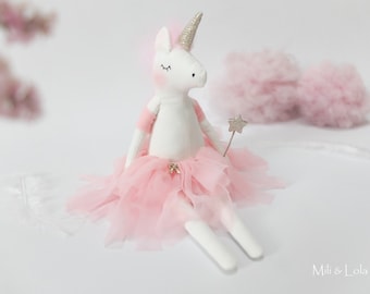 Archivo de bordado ITH muñeca unicornio 18x30