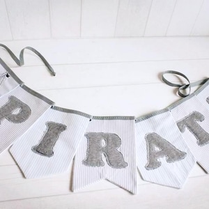 Embroidery file 5 different ITH pennants for pennant chain...