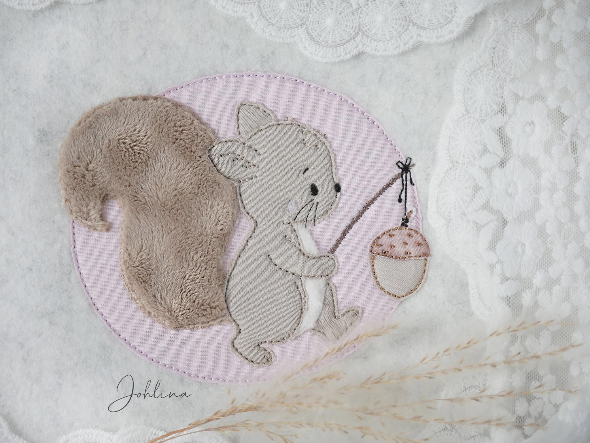 刺繍ファイル 小さなリスとドングリランタン 18 x 30 cm フレーム用