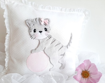 Embroidery file cat Mimi with ball 13x18