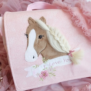 Fichier de broderie 3D Pony Lulu avec bannière 13x18