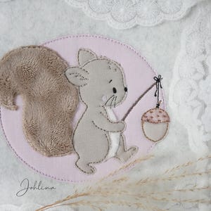 Embroidery file Little Squirrel with Acorn Lantern for the 10 x 10 cm frame