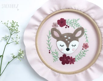 Embroidery file Flowerkitz in flower wreath 13x18