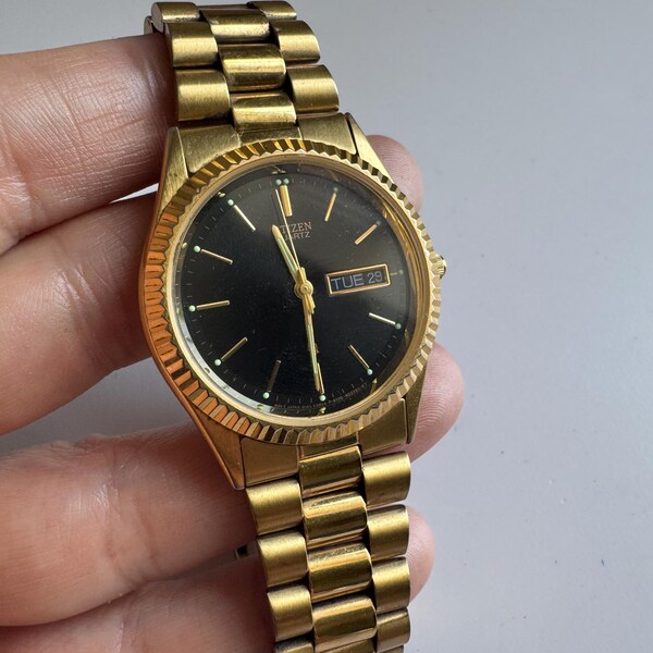 Vintage Citizen Quartz Day-Date Watch – Two-Tone Band, Black Dial