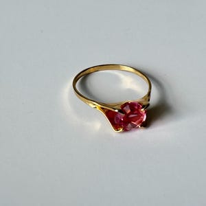 Anello da cocktail vintage con pietra rosa: gioiello importante color oro, misura 6 3/4