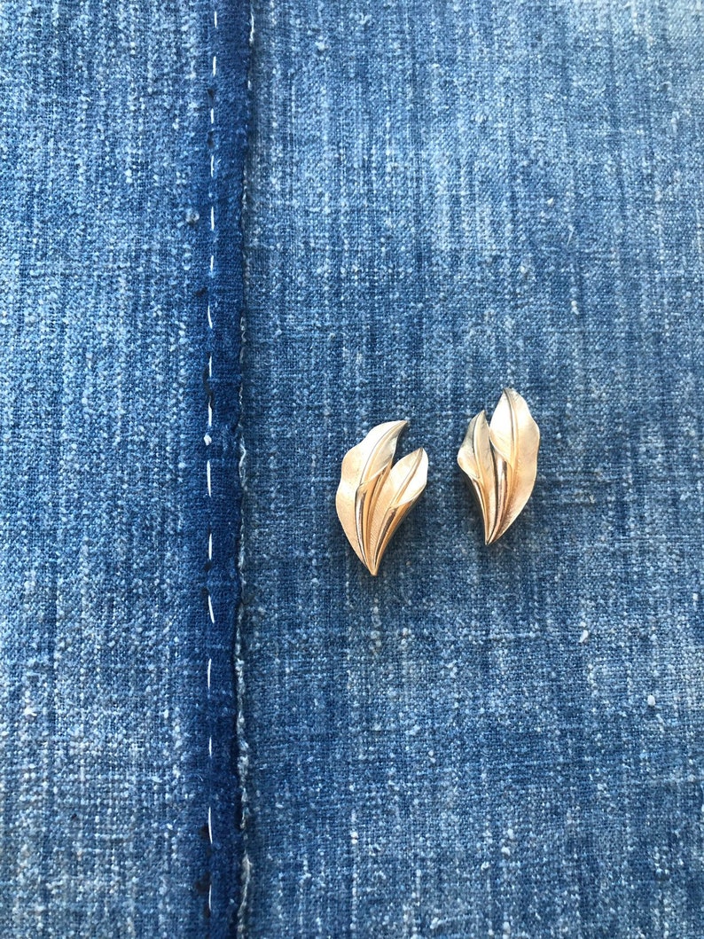 Vintage Trifari Clip On Leaf Earrings Vintage Designer Trifari Gold Tone Leaf Flower Earrings