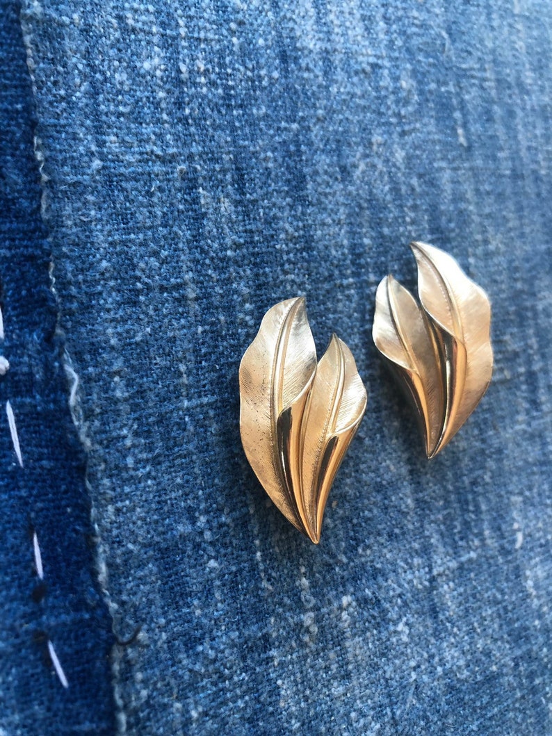 Vintage Trifari Clip On Leaf Earrings Vintage Designer Trifari Gold Tone Leaf Flower Earrings