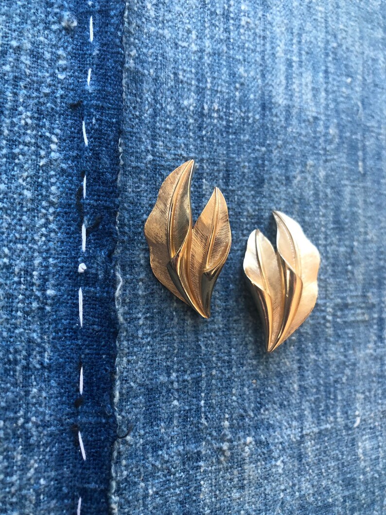 Vintage Trifari Clip On Leaf Earrings Vintage Designer Trifari Gold Tone Leaf Flower Earrings