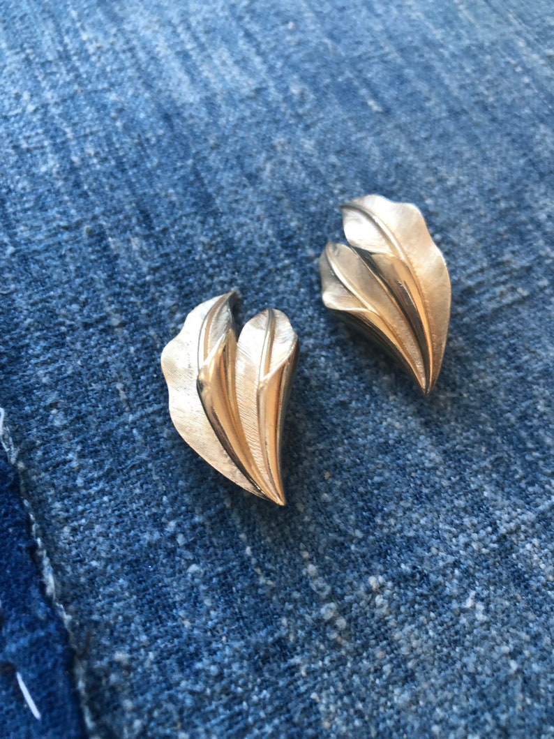 Vintage Trifari Clip On Leaf Earrings Vintage Designer Trifari Gold Tone Leaf Flower Earrings