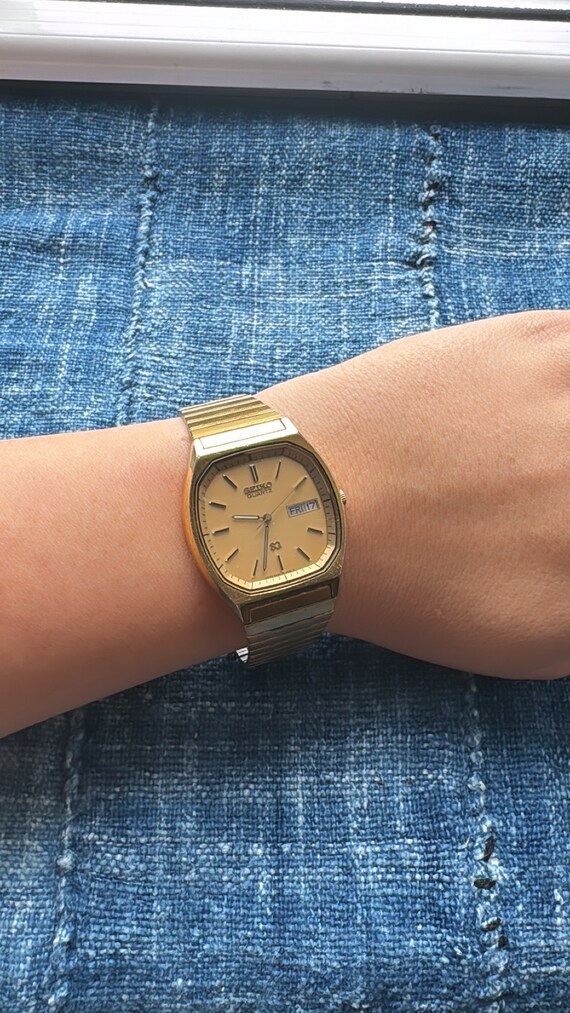 Vintage Unisex Seiko Watch with Stainless Steel Ba