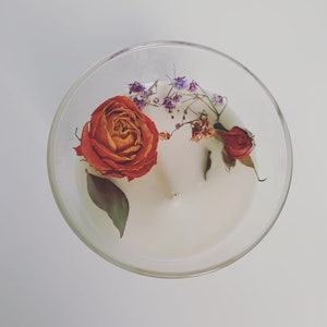 Rose & Pink Pepper natürliche Sojawachskerze mit getrockneten Blüten
